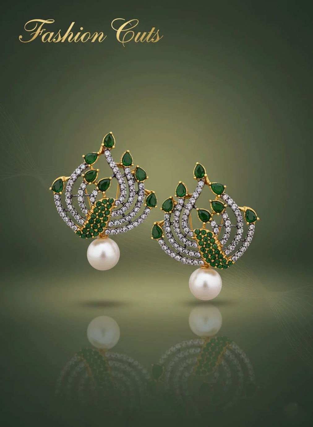 Emerald green pearlpeacock motif stud earing