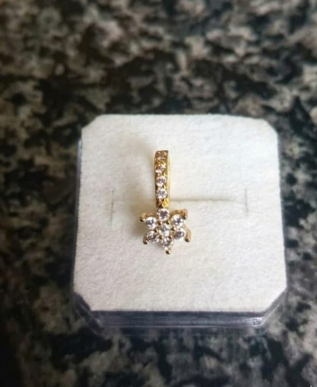 Stone Star Nose Pin