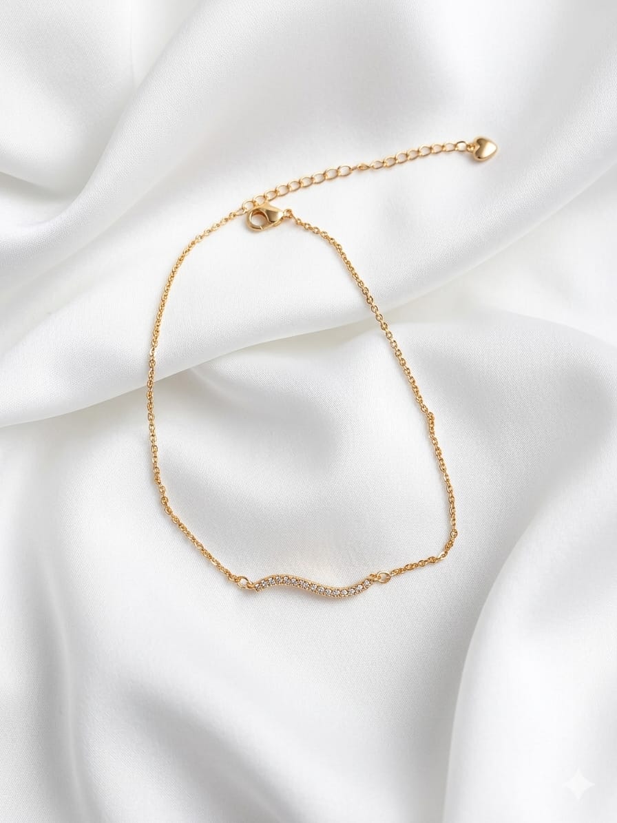 Golden  bracelet wirh diamenties
